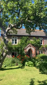 Stone Cottage, Secret Garden Separate Entrance - Image 4