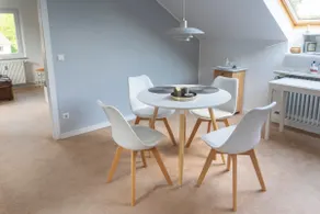 Bright apartment in a quiet location with air conditioning - Image 2