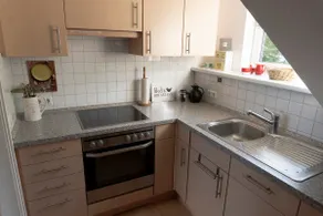 Bright apartment in a quiet location with air conditioning - Image 3