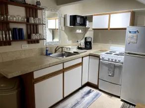 Comfy 1 Bdrm Apt, 2 Blks from UM Stadium - Image 2