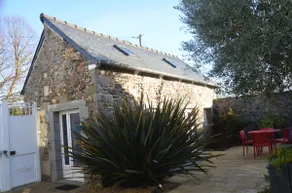 Small house in the owners' yard. - Image 2