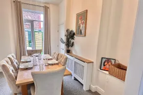 Stylish 3 Bed Home Near Oxton Village & Liverpool - Image 2