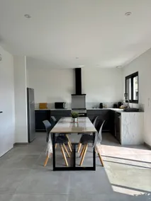 Chic house near the lake - Image 2