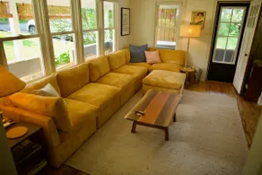 Cozy/sunny village house- walking distance to town - Image 4