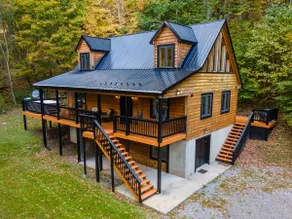 4 Bedroom Snowshoe Cabin: Hot Tub, Cold Plunge, Creek - Image 4
