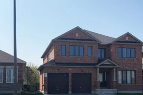 Spacious 5BR Home Near Lake Simcoe • Sleeps 10 - Image 2