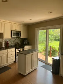 Nature retreat with water view - Image 5
