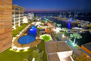 Luxury Coral View Suite - Image 2