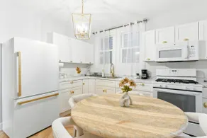 Stylish & Spacious NYC Getaway! - Image 3