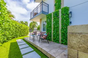 Walk to Coral Gables | Stylish Home & Sleeps 8! - Image 5