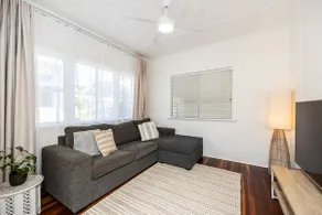 Beachside Cottage Walk to Esplanade | Pet Friendly - Image 3