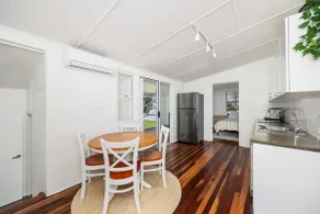 Beachside Cottage Walk to Esplanade | Pet Friendly - Image 4