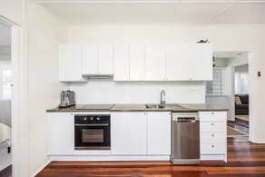 Beachside Cottage Walk to Esplanade | Pet Friendly - Image 5