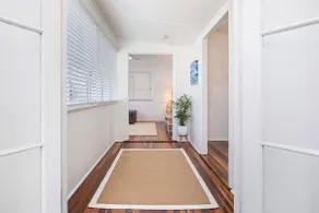 Beachside Cottage Walk to Esplanade | Pet Friendly - Image 2
