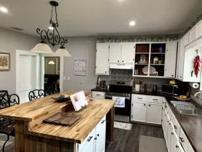 Edwards Spring Bungalow - Image 3