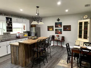 Edwards Spring Bungalow - Image 2