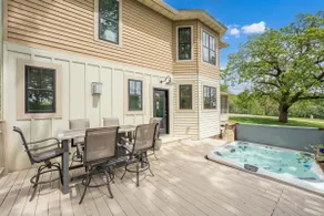 4BR Modern Home, Hot Tub, Fire Table & Family Room - Image 2