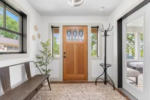 4BR Modern Home, Hot Tub, Fire Table & Family Room - Image 4