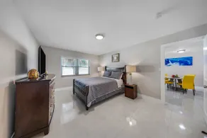 Trendy 1 BR Condo•Sleeps 4•Parking• West Pines - Image 3