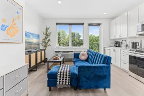 Urban 1BD Escape mins to DT w Gym, Wifi & Balcony - Image 2