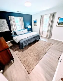 ”Sweet Home Flo” w/ King Bed, Walk to UNA - Image 3