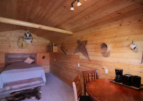 Trappers Cabin on a Sleddog Farm - Image 3