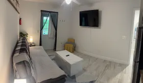 Cozy Guest Suite with Private Entrance - Image 2