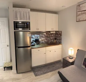 Cozy Guest Suite with Private Entrance - Image 4