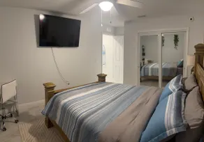 Cozy Guest Suite with Private Entrance - Image 5