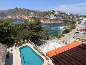 House on the cliff - Image 2