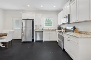 Cute & Cozy 2 Bed/ 2 Bath Duplex - Image 3