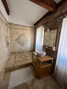 Charming 4-bedroom spa house - Image 5