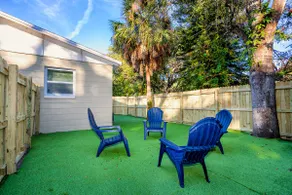 Private Fenced Yard - Near Beaches - Stylish Retreat - Image 4