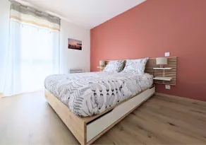 2-bedroom apartment between ocean and bike trails, fast Wi-Fi - Image 4
