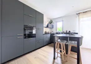 2-bedroom apartment between ocean and bike trails, fast Wi-Fi - Image 3