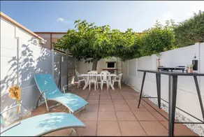 At Roger & Pierrette's - Image 4