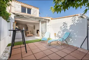 At Roger & Pierrette's - Image 3