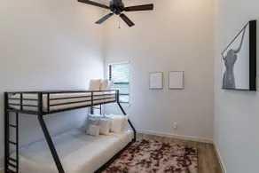 Peaceful home near 59 N - Image 4