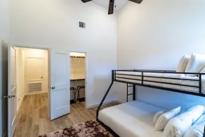 Peaceful home near 59 N - Image 5