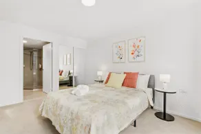 Central Apartment w Pool, Gym n Free Parking - Image 4