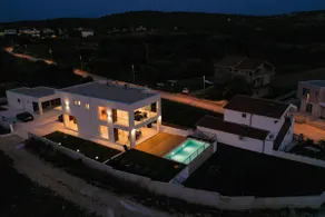 Villa Giovanni - family home with heated pool - Image 4
