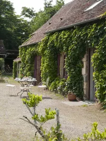 Old farmhouse in a large sculpture park - Image 3