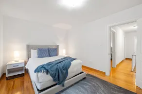 Stylish 3BR Urban Retreat near Christie Sleeps 6 - Image 3