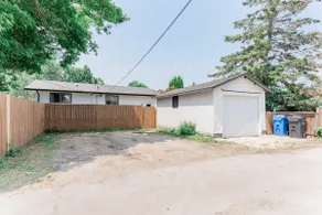 Cozy Spacious Family Home with a Fenced Yard - Image 3