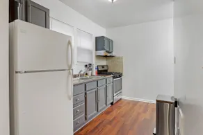 Cozy & Clean 2 BDR Apartment | Waukegan - Image 4