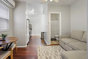 Cozy & Clean 2 BDR Apartment | Waukegan - Image 5