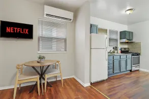 Cozy & Clean 2 BDR Apartment | Waukegan - Image 2