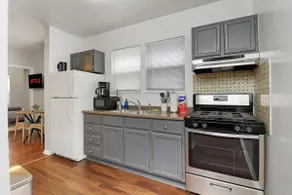 Cozy & Clean 2 BDR Apartment | Waukegan - Image 3