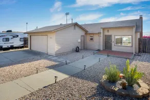 Modern Santee Getaway - Image 4