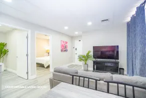 Cozy & Modern Stay Near Downtown - Image 5